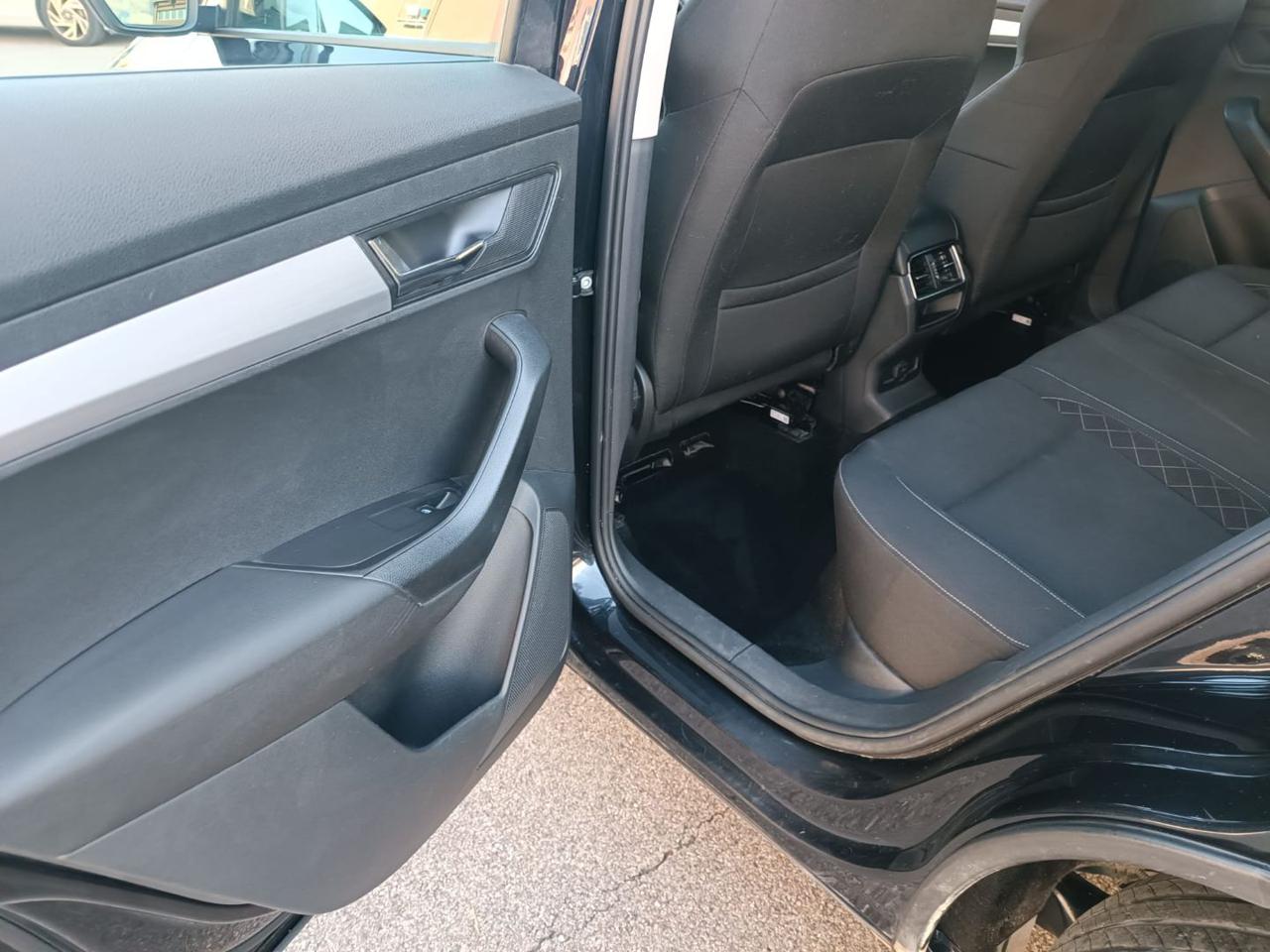 SKODA Karoq 1.6 TDI SCR DSG Ambition - 7