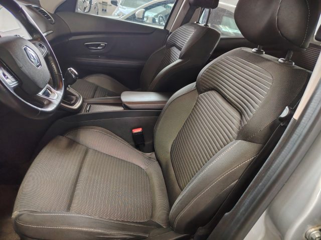 RENAULT Scenic — foto 17 di 23