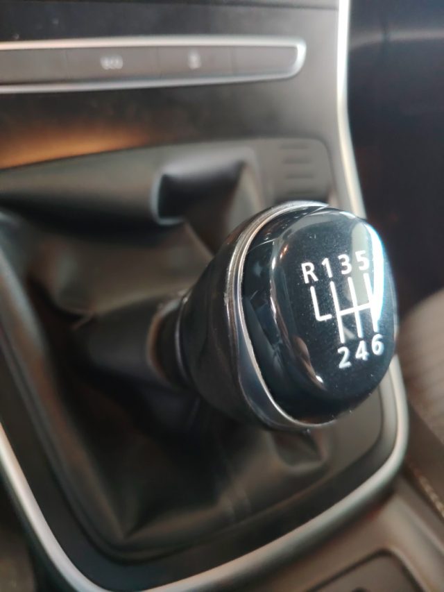 RENAULT Scenic — foto 21 di 23