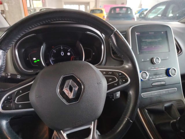 RENAULT Scenic — foto 22 di 23