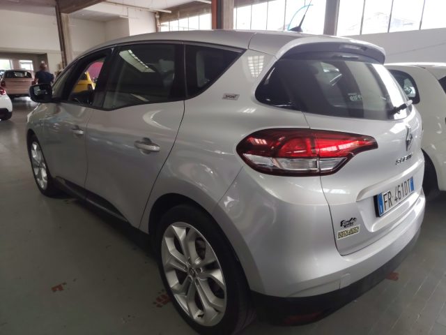 RENAULT Scenic — foto 10 di 23