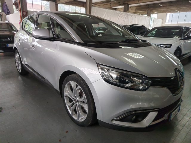 RENAULT Scenic — foto 6 di 23