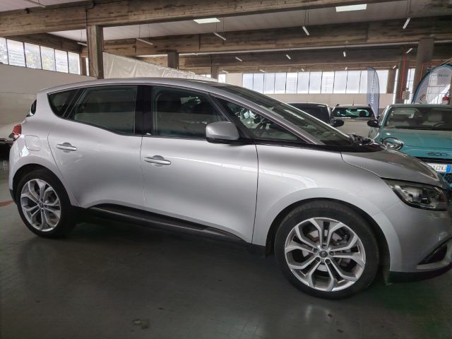 RENAULT Scenic — foto 7 di 23