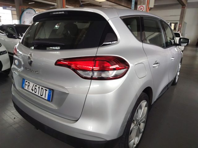 RENAULT Scenic — foto 8 di 23
