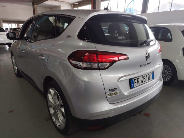 RENAULT Scenic — foto 9 di 23