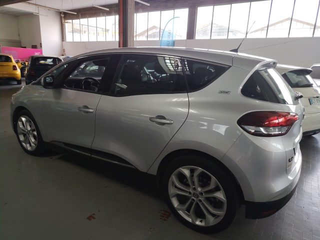 RENAULT Scenic — foto 12 di 23