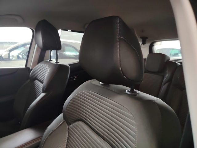 RENAULT Scenic — foto 16 di 23