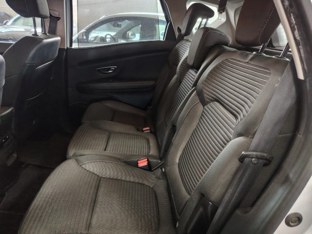 RENAULT Scenic — foto 15 di 23
