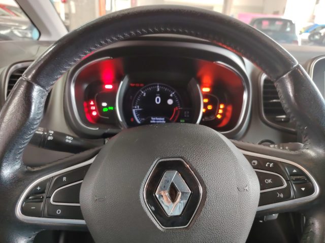 RENAULT Scenic — foto 20 di 23