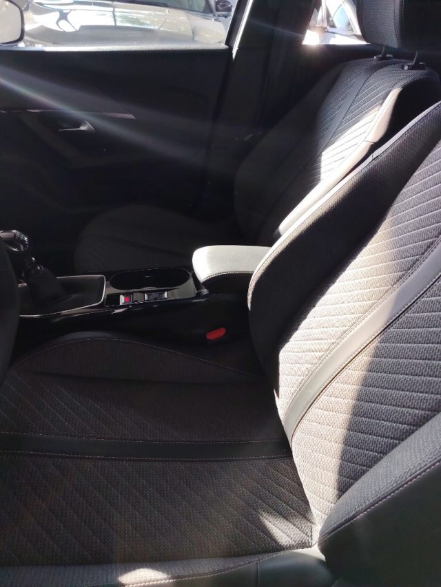 PEUGEOT 2008 — foto 14 di 26