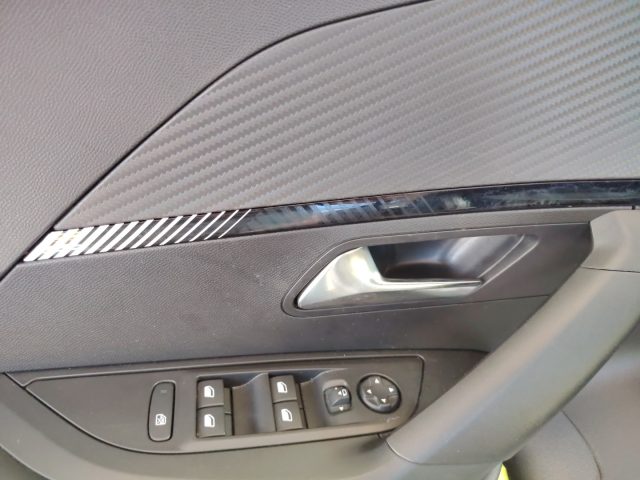PEUGEOT 2008 — foto 17 di 26
