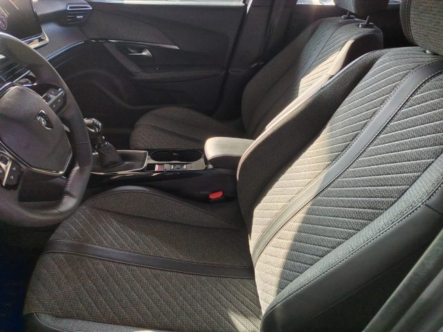 PEUGEOT 2008 — foto 18 di 26