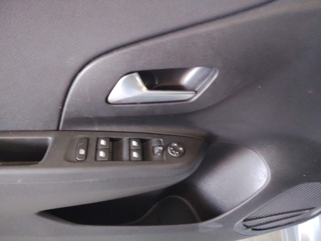 OPEL Corsa — foto 19 di 27