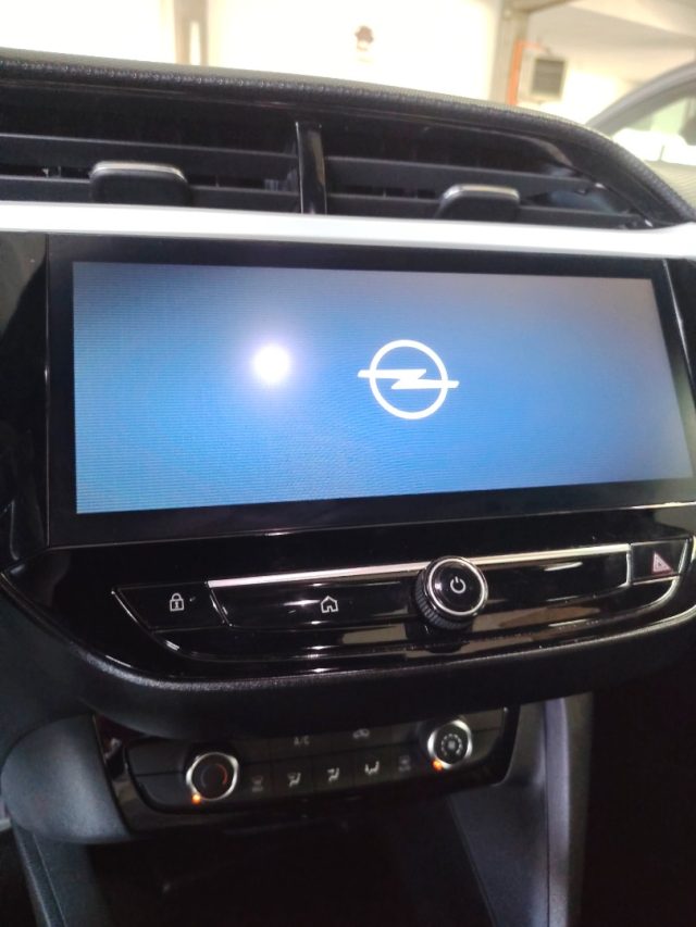 OPEL Corsa — foto 23 di 27