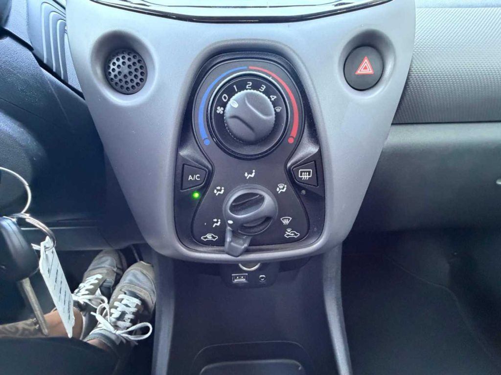 PEUGEOT 108 VTi 72 3 porte Active - 17