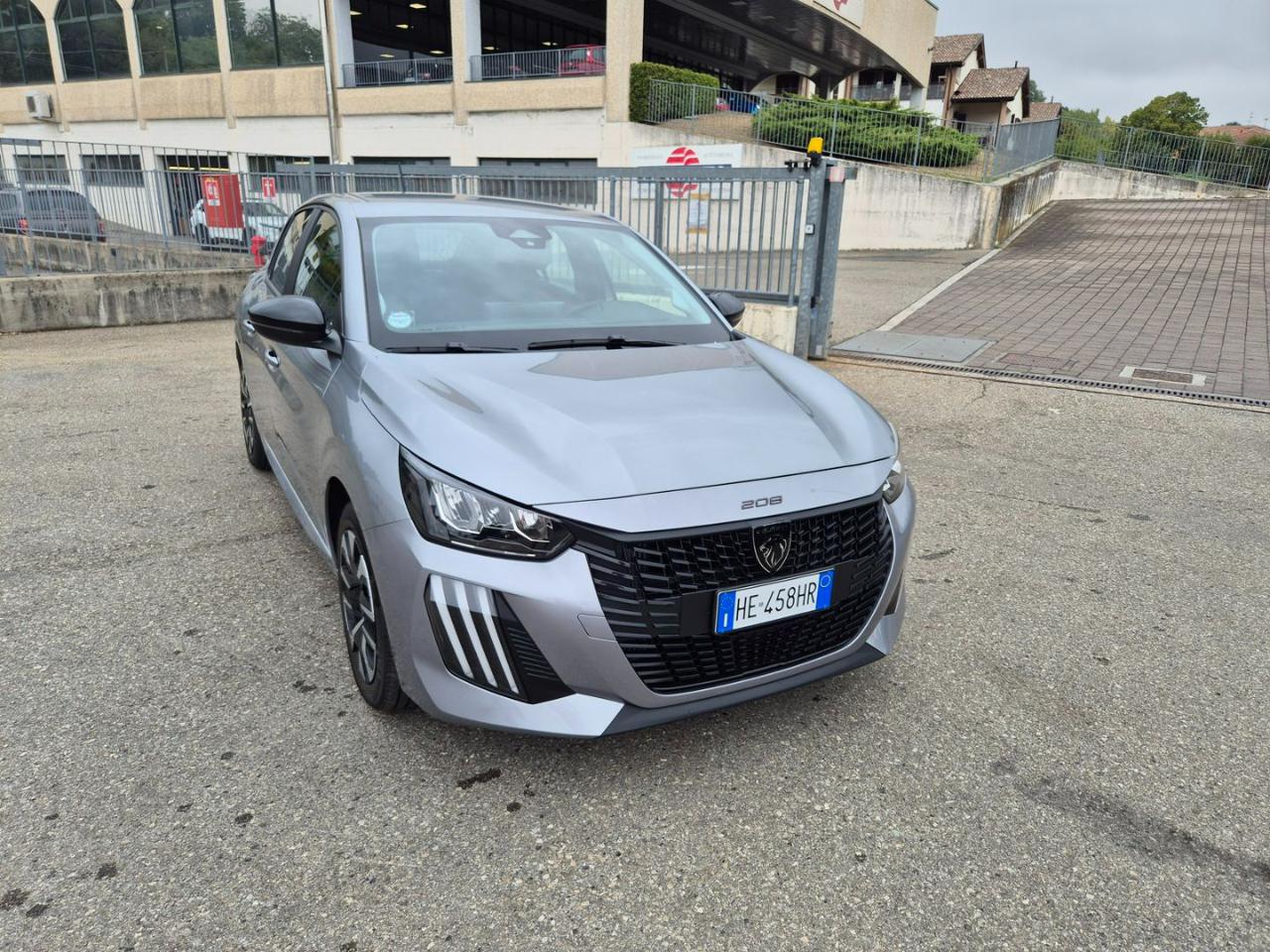 PEUGEOT 208 Hybrid 110 e-DCS6 Style - 4