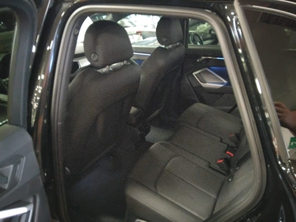 AUDI Q3 35 TDI S tr.Identity Black 20 FULL - 9