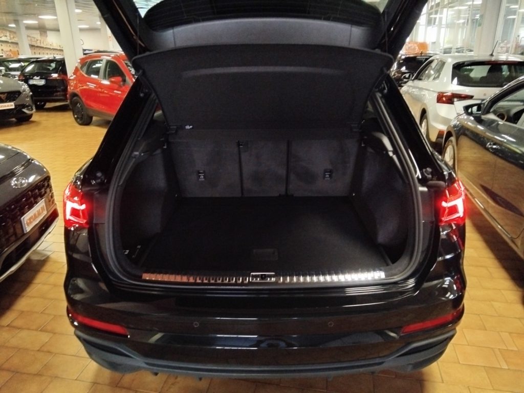 AUDI Q3 35 TDI S tr.Identity Black 20 FULL - 11