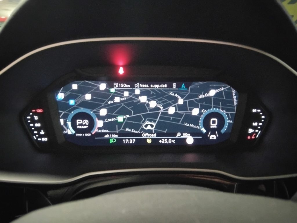 AUDI Q3 35 TDI S tr.Identity Black 20 FULL - 27