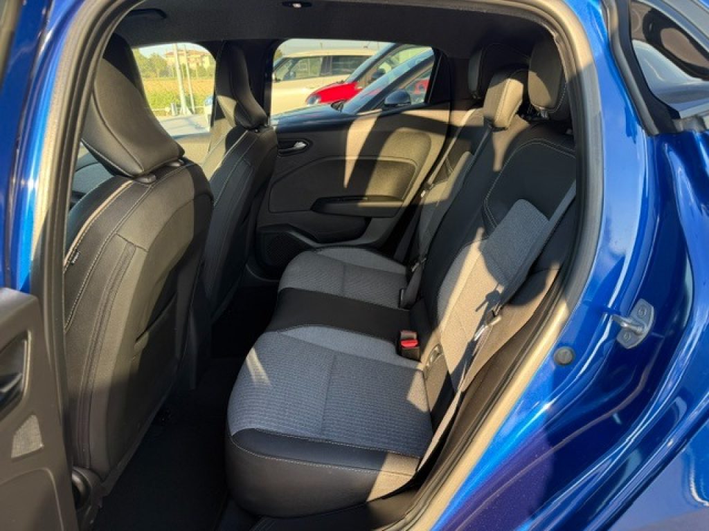 RENAULT Clio TCe 90 CV 5 porte Techno - 24