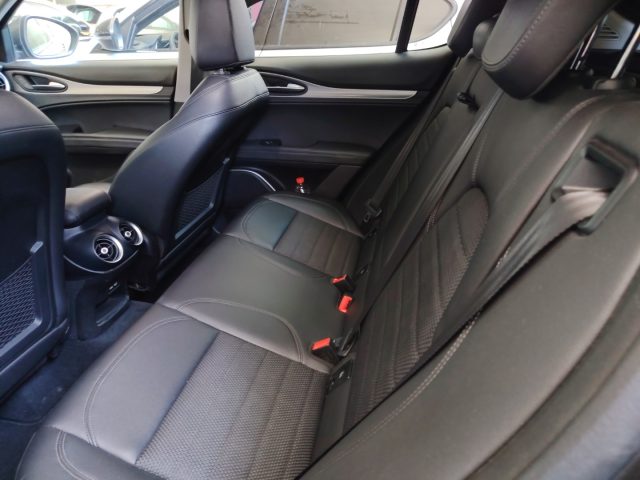 ALFA ROMEO Stelvio — foto 10 di 21
