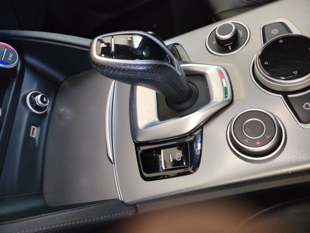 ALFA ROMEO Stelvio — foto 17 di 21