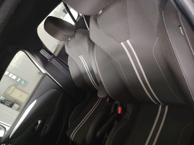 OPEL Corsa — foto 16 di 27