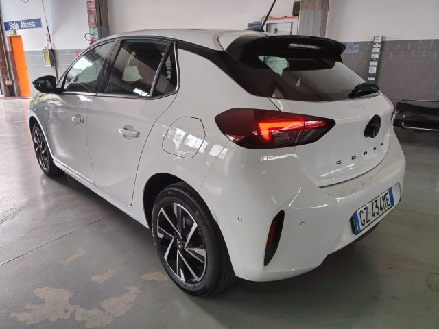 OPEL Corsa — foto 8 di 27