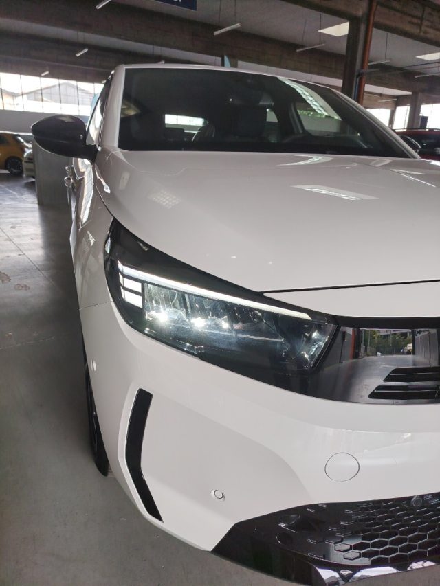 OPEL Corsa — foto 11 di 27