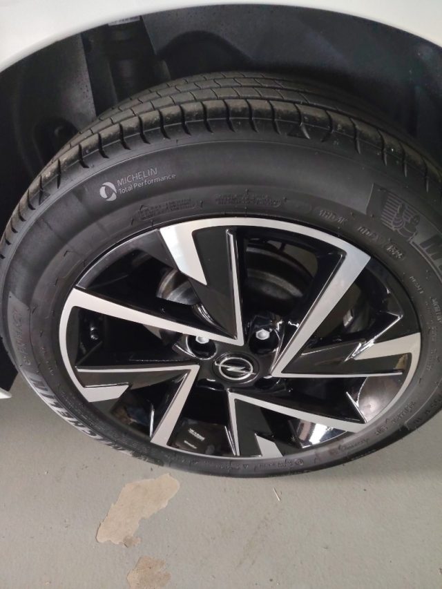 OPEL Corsa — foto 14 di 27