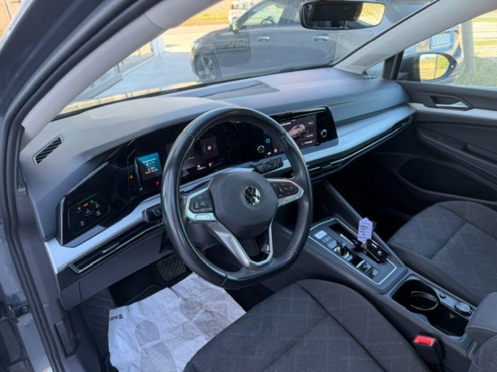 VOLKSWAGEN Golf 1.0 eTSI EVO DSG Life - 9
