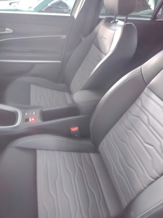 JEEP Avenger — foto 15 di 25