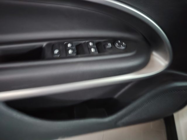 JEEP Avenger — foto 19 di 25