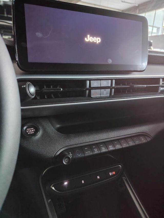 JEEP Avenger — foto 21 di 25