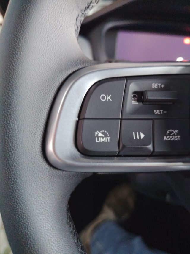 JEEP Avenger — foto 23 di 25