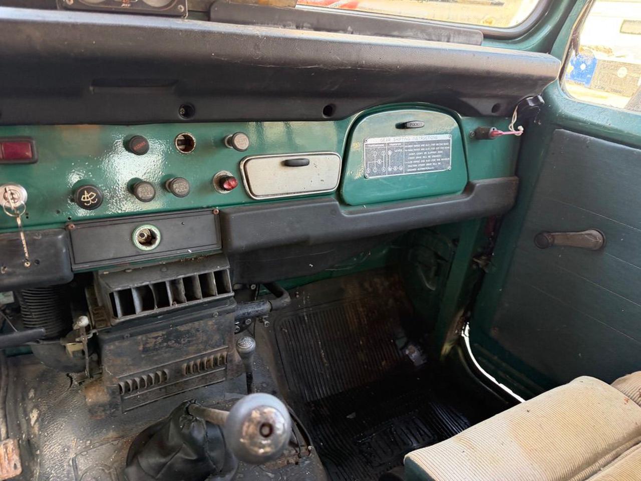 TOYOTA Land Cruiser BJ40 - 42