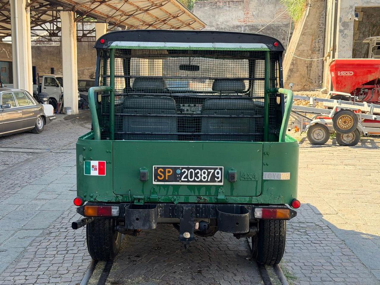 TOYOTA Land Cruiser BJ40 - 4