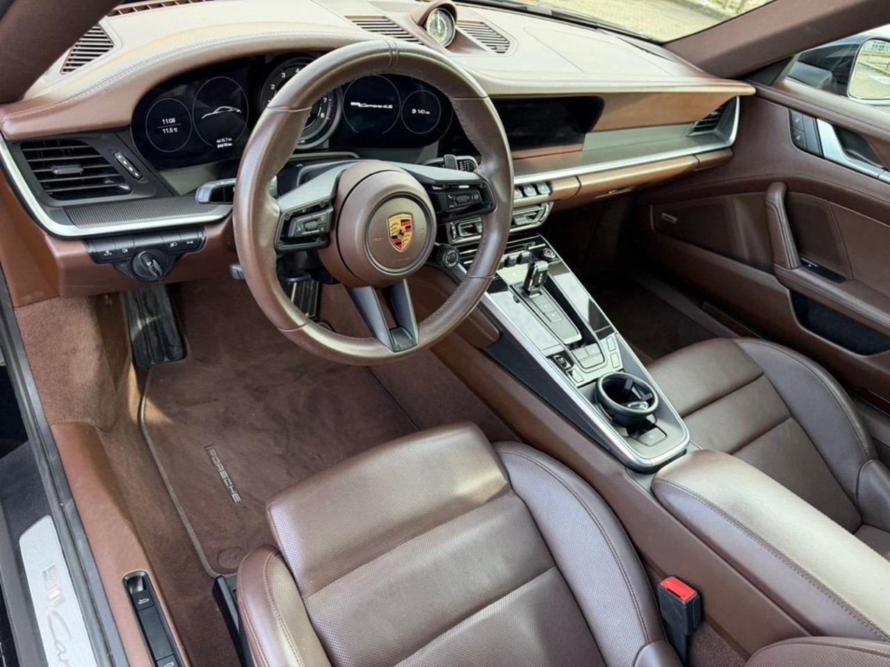 PORSCHE 992 Carrera 4S - 18