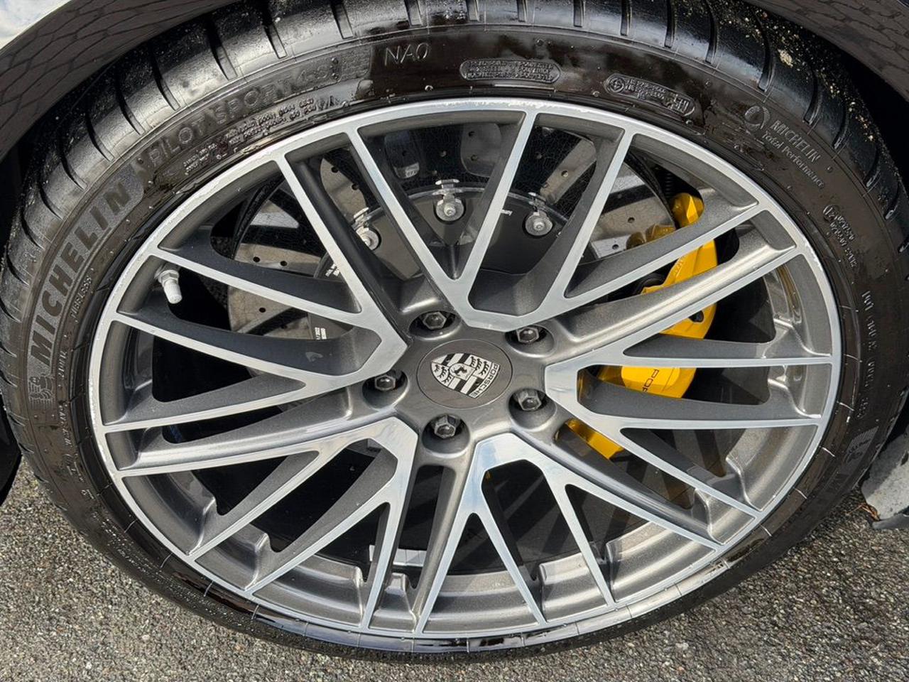 PORSCHE 992 Carrera 4S - 23