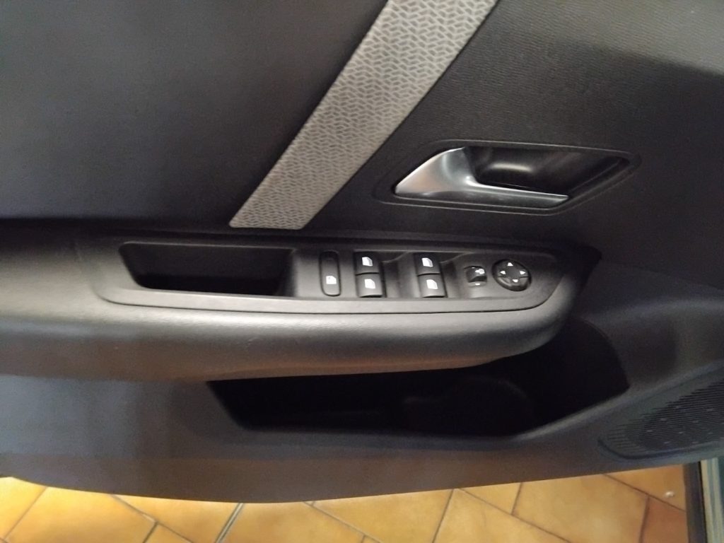 CITROEN C4 PureTech 130 S&S EAT8 Shine - 19