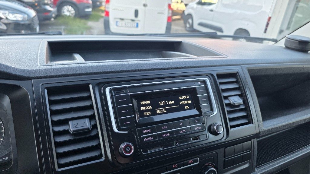 VOLKSWAGEN Transporter 2.0 TDI 102CV PC L1H1 Euro6 - 12