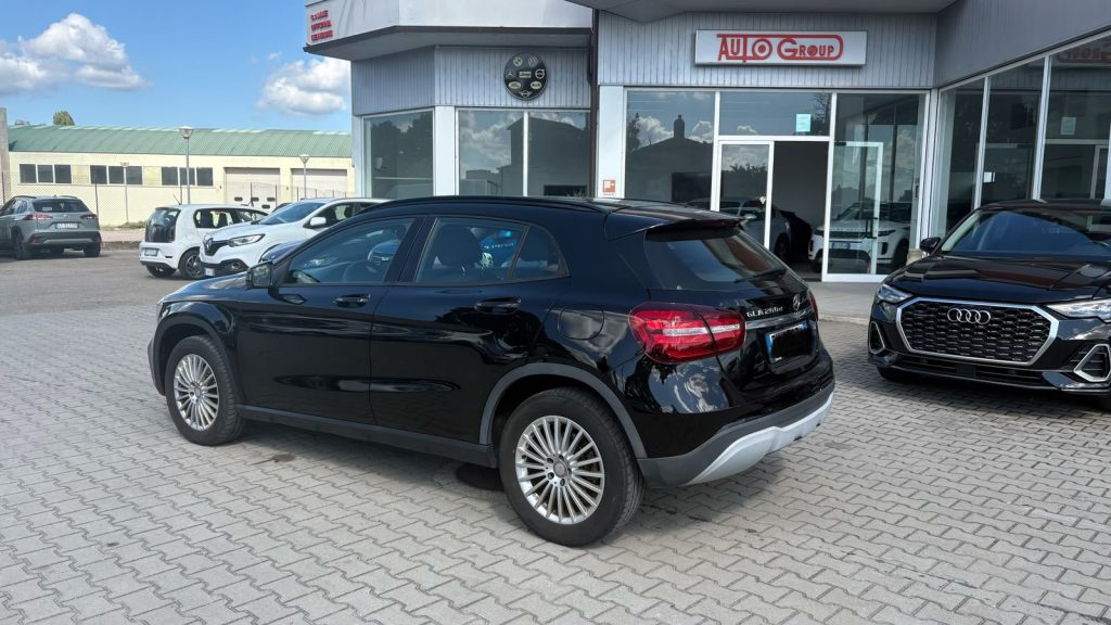 MERCEDES-BENZ GLA 200 d Sport UNICO PROPRIETARIO - 4