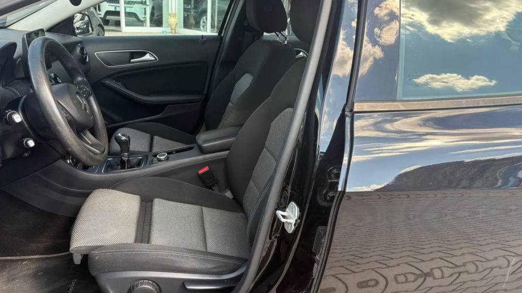 MERCEDES-BENZ GLA 200 d Sport UNICO PROPRIETARIO - 6