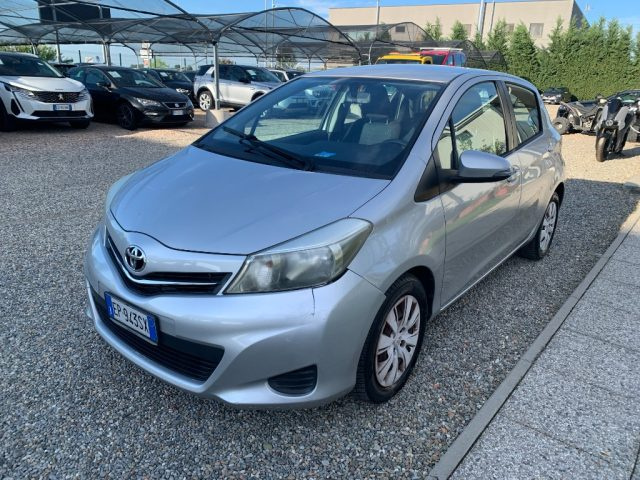 TOYOTA Yaris Grigio metallizzato