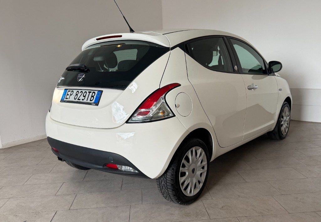 LANCIA Ypsilon 1.2 69 CV 5 porte GPL Ecochic Gold - 4
