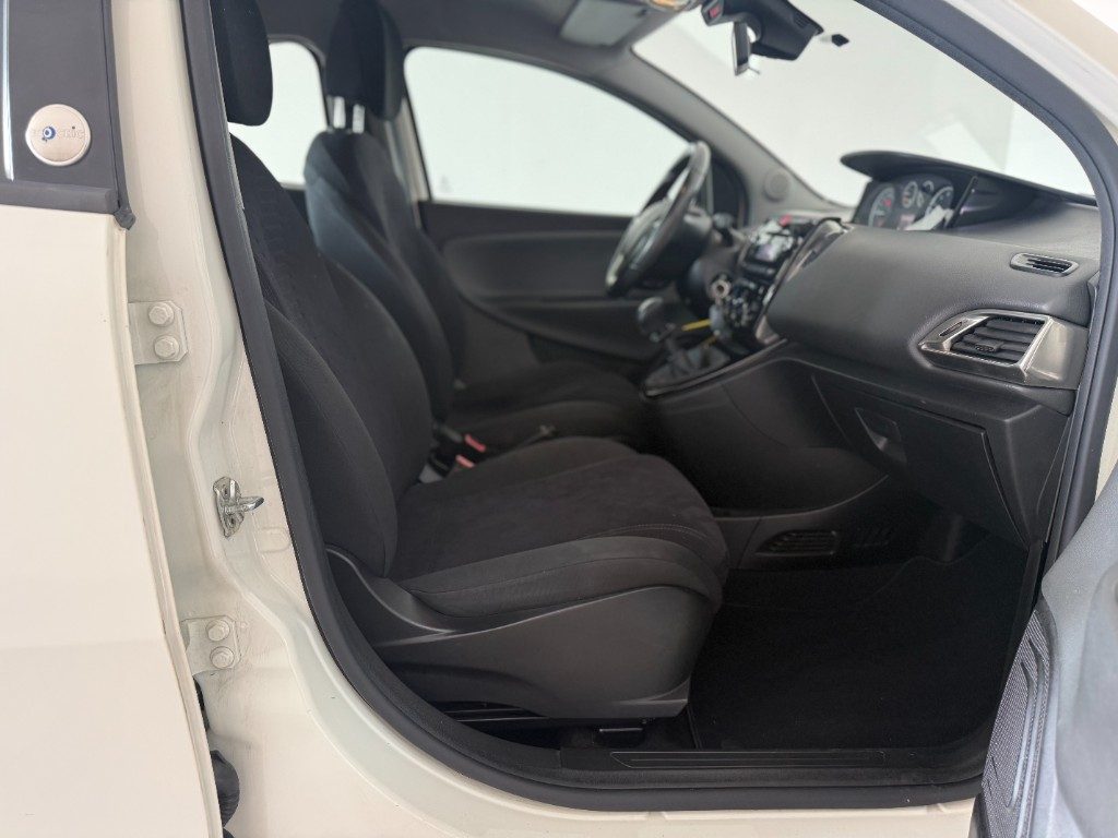 LANCIA Ypsilon 1.2 69 CV 5 porte GPL Ecochic Gold - 17