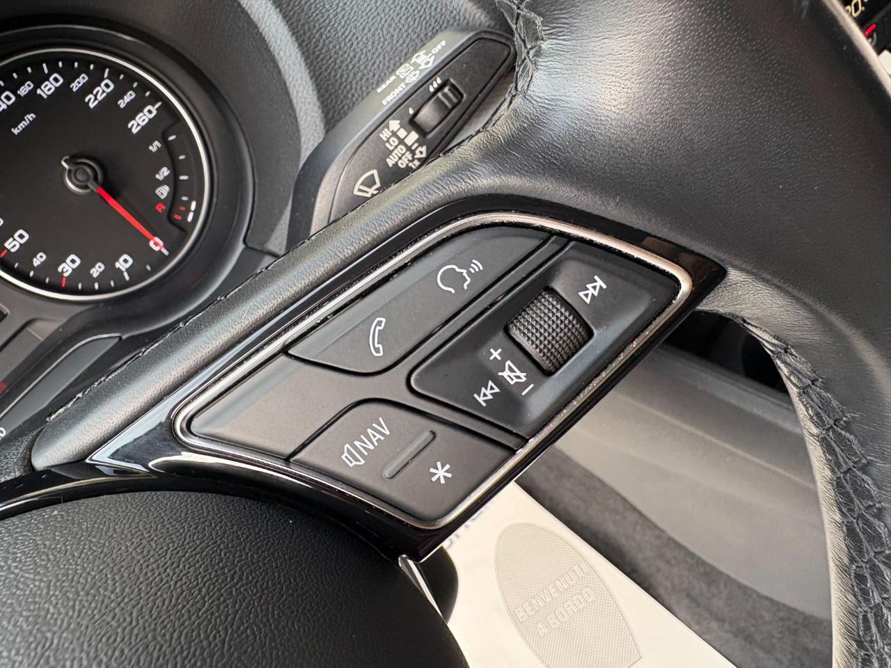AUDI Q2 30 TDI Admired CARPLAY - 22