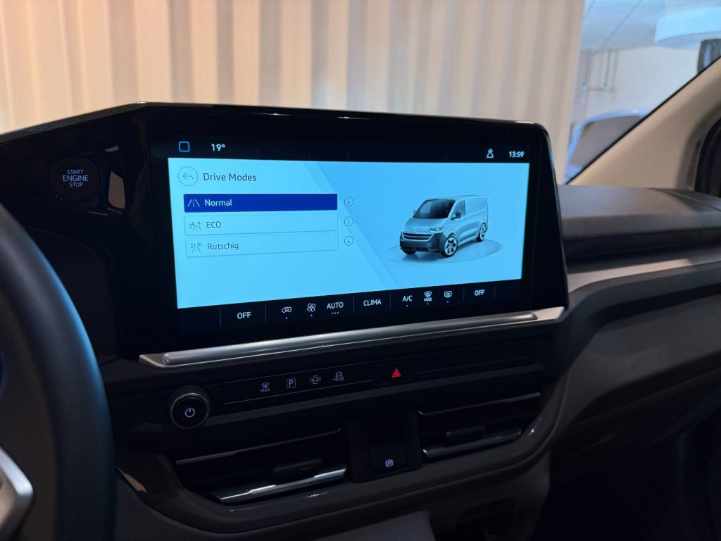 VOLKSWAGEN Caravelle 2.0 TDI Life 9P Camera LED App Connect - 17