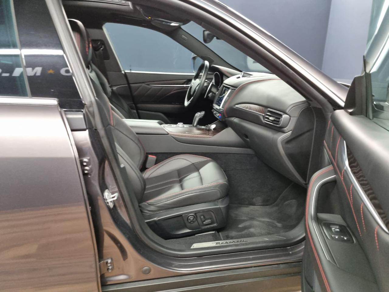 MASERATI Levante V6 Diesel AWD Gransport - 12