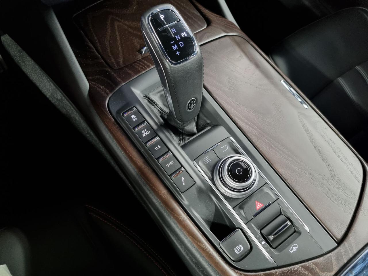 MASERATI Levante V6 Diesel AWD Gransport - 14